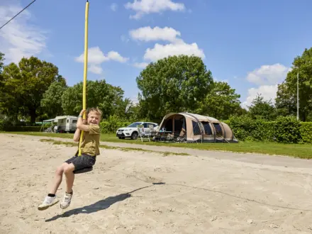 Kampeerplaats Comfort met speelelement 82