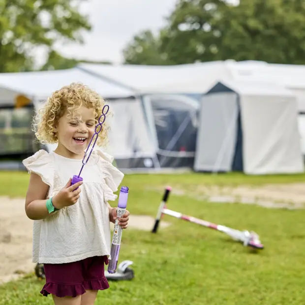 Kampeerplaats Comfort met speelelement 79