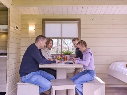 Simple Camp met douche Binnen 1