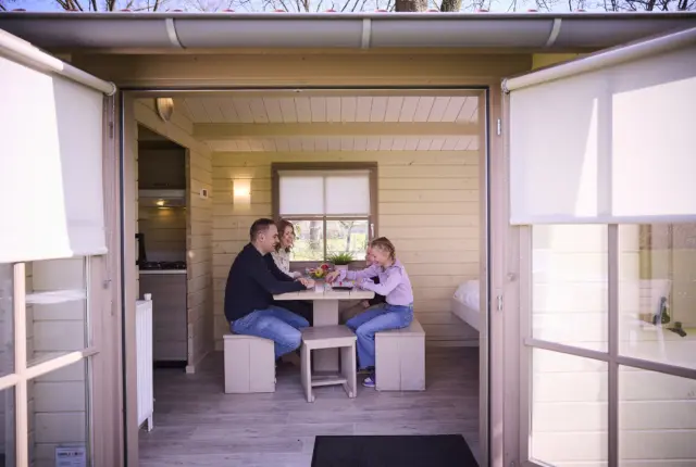 Simple Camp met douche Binnen 4