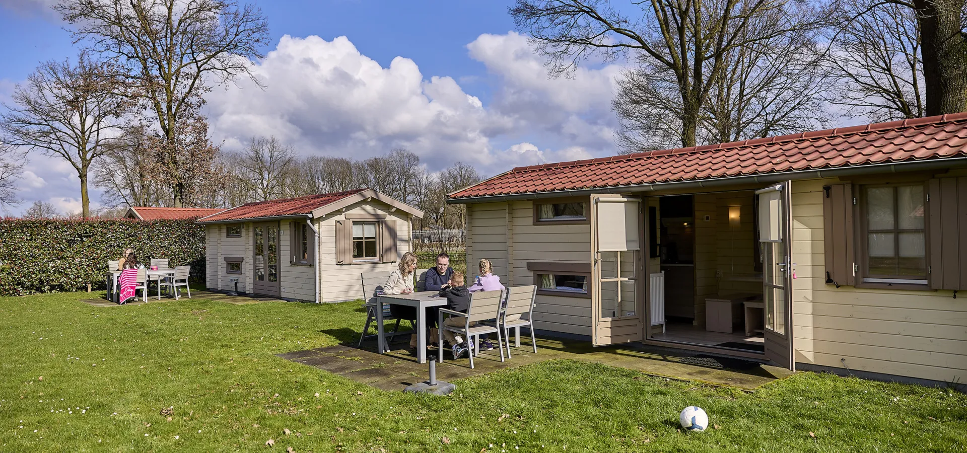 Simple Camp met douche Buiten 2