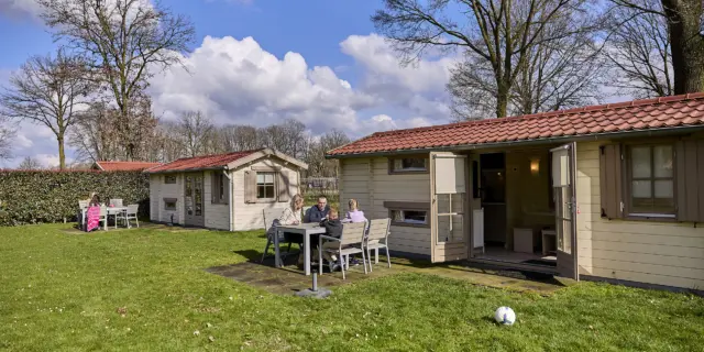 Simple Camp met douche Buiten 2