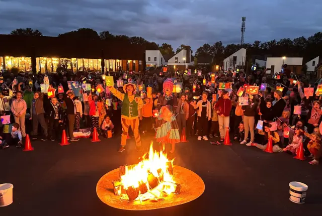 Minidisco bij het kampvuur 1